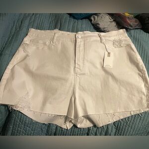NWT Good American 90’s Good White Jean Shorts‎ 18 Factory Distressed Beach Basic